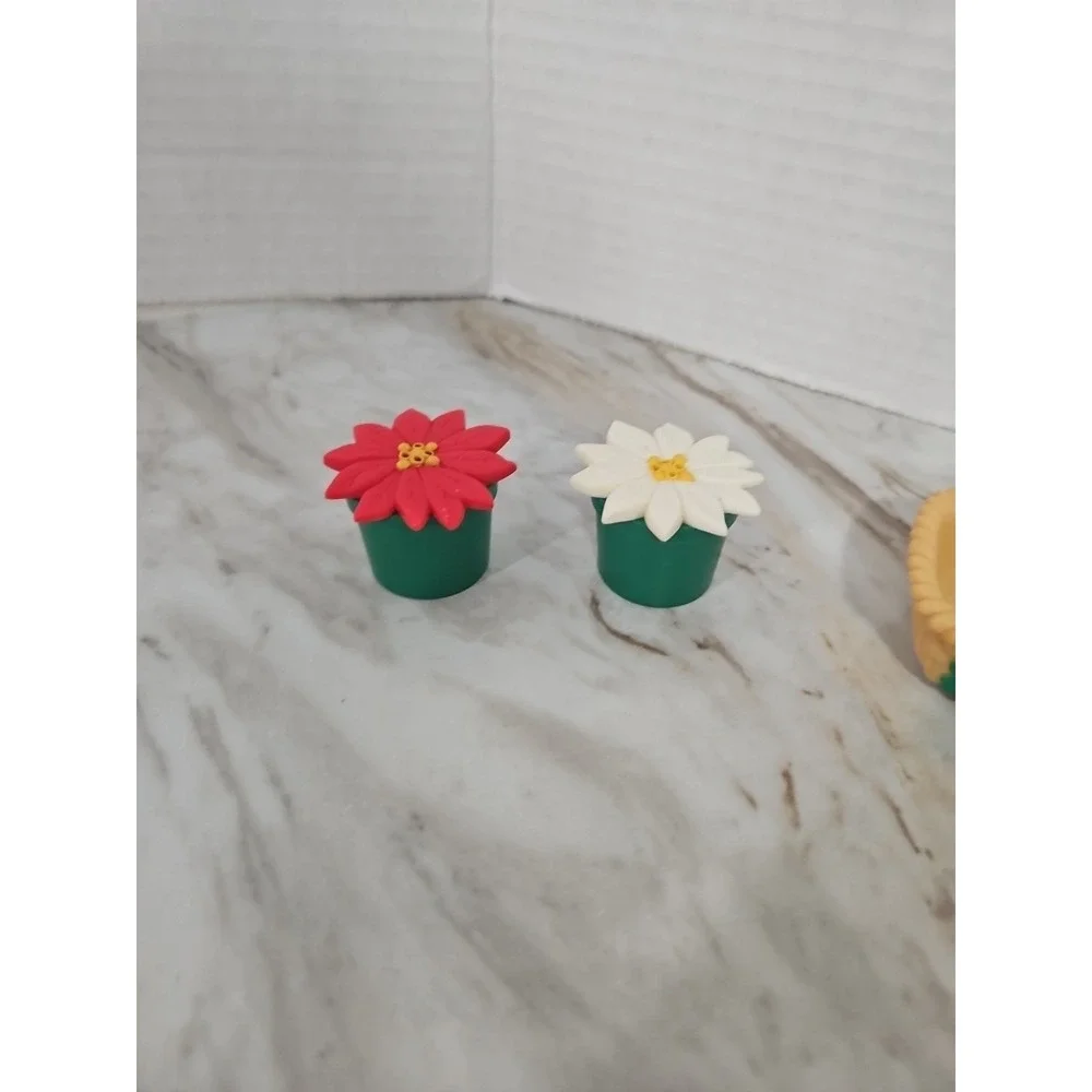 Vintage 80s Avon Christmas Poinsettia Flowers Salt and Pepper Tabletop Shakers